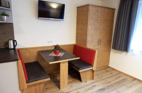 Flirsch Apartment | Haus Alpenflora 'Premium Sommerkarte inklusive'