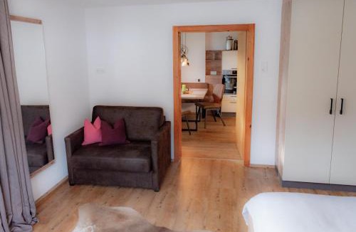 Pflach Apartment | Ferienwohnung AlMa