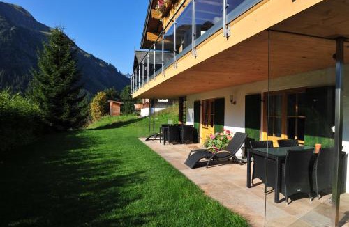 Mittelberg Apartment | Ferienwohnungen Kohler komplett neu renoviert E-Ladestaion kostenlos