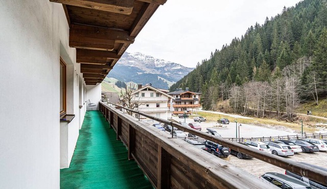 Holiday Apartment 'Appartement Alpenrose' with Mountain View, Balcony & Wi-Fi