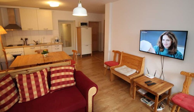Cosy apartment for 8 people with WIFI, TV, balcony and parking