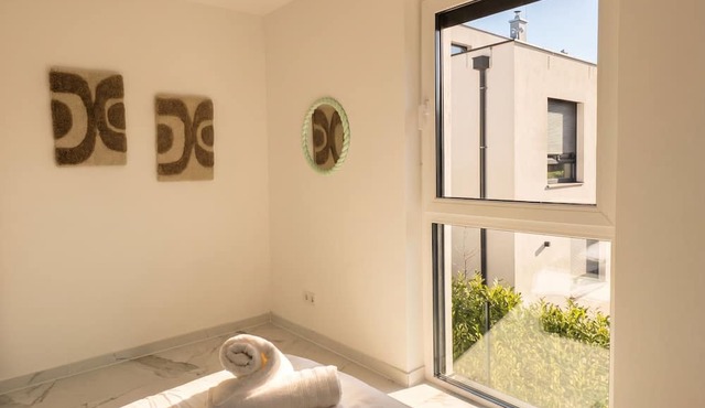 Quiet Luxury 4BR With1LR Garden Villa