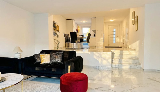 Quiet Luxury 5BR Villa With Garden