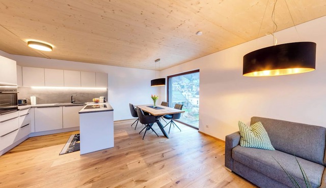 Urban-Apartmenthaus zwischen Berg und See