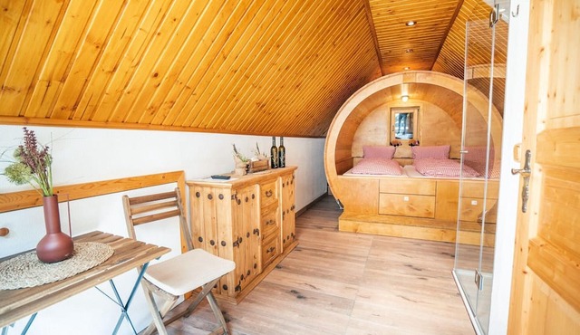 Wine barrel chalet for 4 in Grub an der March