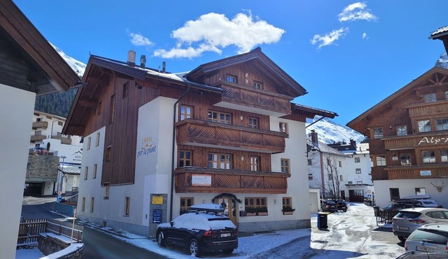 Cosy apartment for 6 people with WIFI, TV, balcony and parking