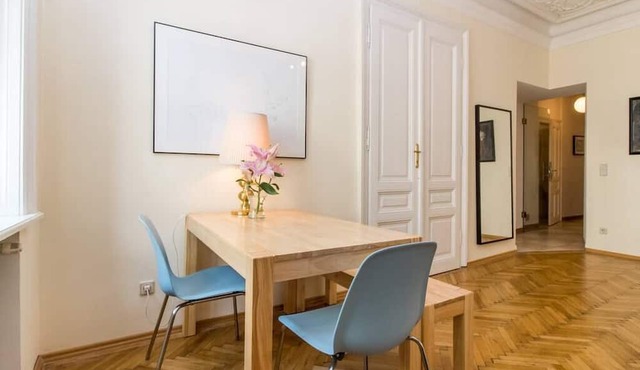 ELEGANT, STYLISH STUDIO IN THE HEART OF VIENNA