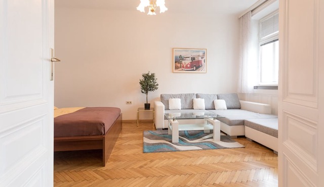 Large, bright apartment for 2 - 4 people in a central location