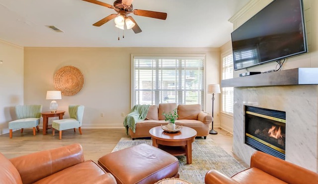 Pool Access + Golf View: 5BR Springfield Home in Springfield