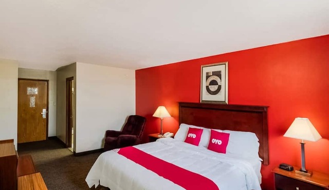 King Bed|Smoking|Morton IL in Morton IL