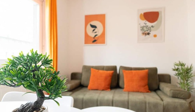 Cozy 1BR+1LV Apt. Steps Away from Reumannplatz U1