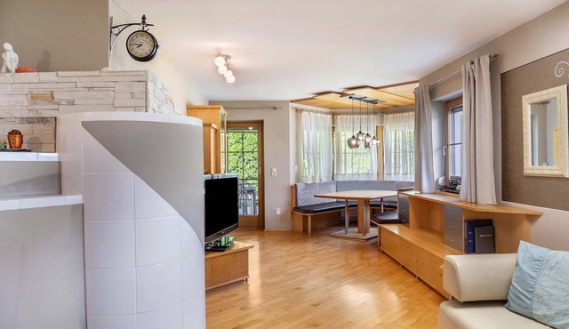 Apartment 'Große Wohnung Mit Garten' with Mountain View, Private Terrace and Wi-Fi