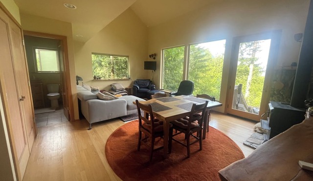 Beautiful, peaceful mountain view cabin. in Arlington