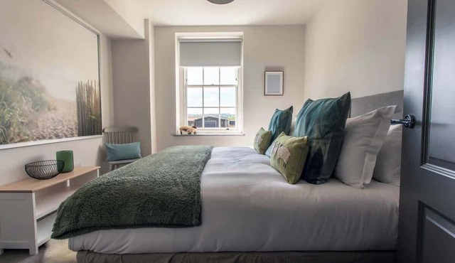 Stylish Bath Apartment near Roman Baths & Spa in Bath