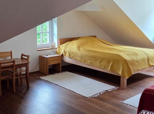 Bright top-floor apartment with terrace - 2 bedrooms - quiet area, 20 min to center