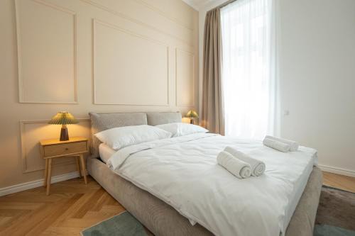 Modern 2-bedroom Flat - Prime Landstrasse Location