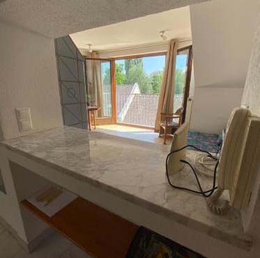 BuenaVista Loft - Sun-Filled Balcony & Park Views