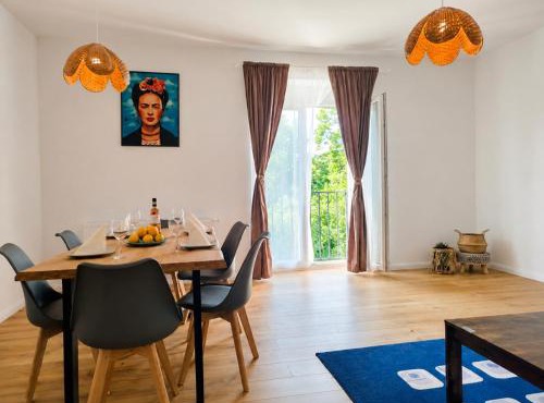 Modern 3BR Belvedere Apartment with Balconies