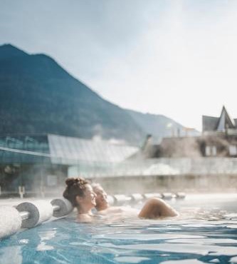 FERIENHAUS BERGBLICK 10-25 PERS Urig, echt & perfekt für Familien und Freunde Ideal für unvergessliche Tage mit traumhaftem Bergpanorama