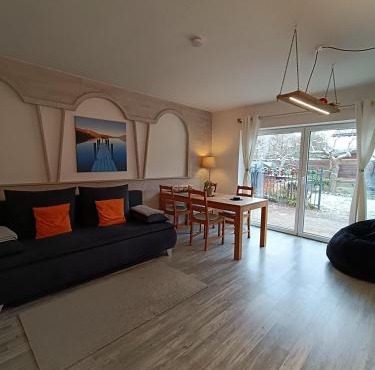 Stylish & Spacious Apartment with Patio
