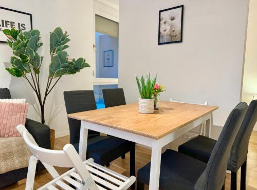 Modern Stylish Apartment with Balcony near SCS
