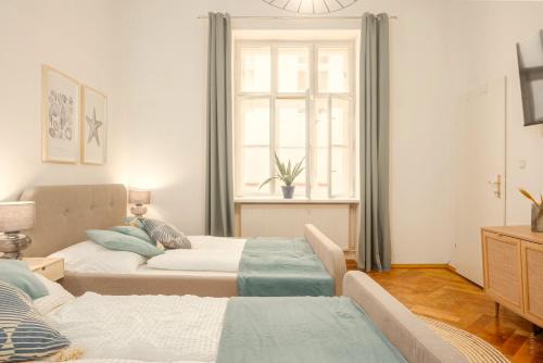Near City Center - 3min walk to U4 Metro