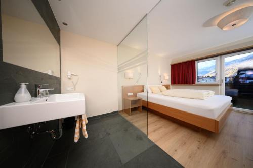 Hotel Garni Maria Theresia - Official Ötztal Summer Card Partner