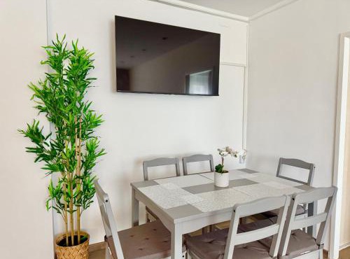 Stylish Apartment Near Airport & Train Station