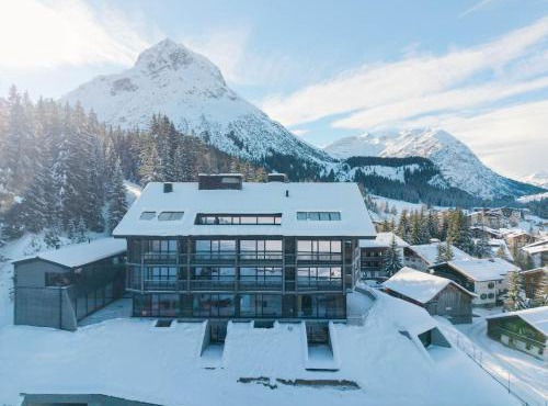 New Hotel Kristberg in Lech with SPA, outdoor pool and view