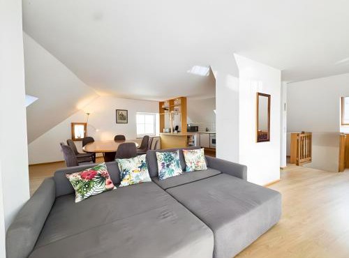 Altstadt Maisonette Gmunden DG mit Balkon und Seeblick