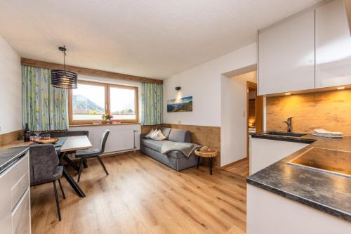 HOLIDAY - Apartments Kuprian