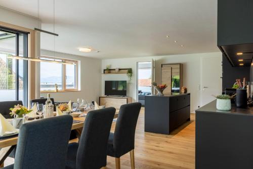 Bodensee Bergblick Suite by Stadtlandnest