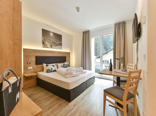 Majestic apartment in Klösterle with sauna on the Arlberg Met Terras