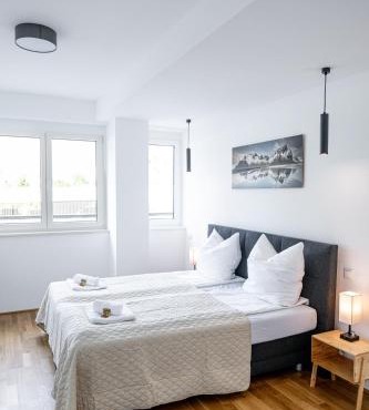 FREE Parking, Luxury Beds, Nespresso, Netflix