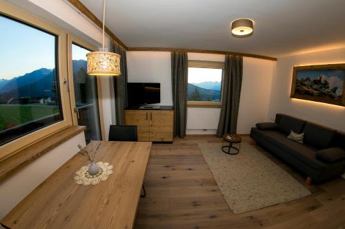 Apartment Wiesenhof - NATUR & WEITBLICK über Innsbruck - Ladestation für Elektroautos