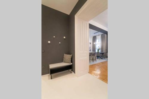josef's home I Pink Flamingo I Deluxe Suite